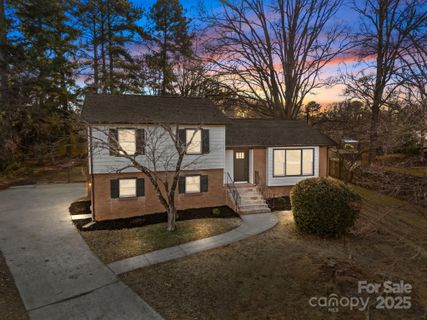 5324 Cheval Place pending home in Belshire, Charlotte, NC