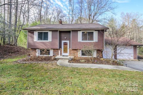 220 Leverette Drive sold home in Twin Brooks, Hendersonville, NC
