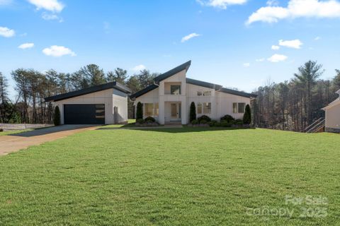 5733 Selkirk Drive pending home in Northlake Estates, Hickory, NC