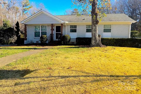 6801 Barrington Drive sold home in Hampshire Hills, Charlotte, NC