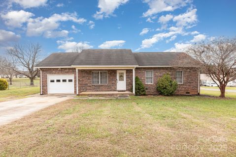 2039 Rocketts Way sold home in Glencroft, Newton, NC