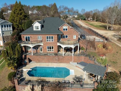 121 Pleasant Pointe Drive sold home in Olivers Landing, Hickory, NC