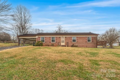 2580 Sweetbriar Circle sold home in Cloverdale, Lenoir, NC