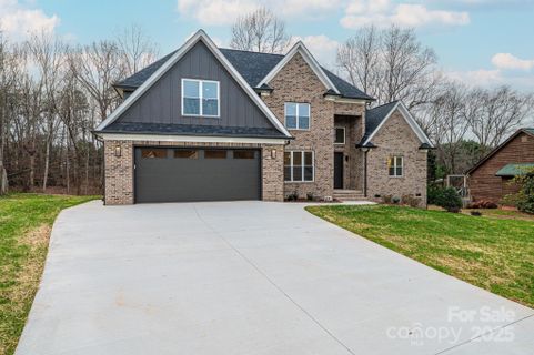 Homes in North Pines, Hickory