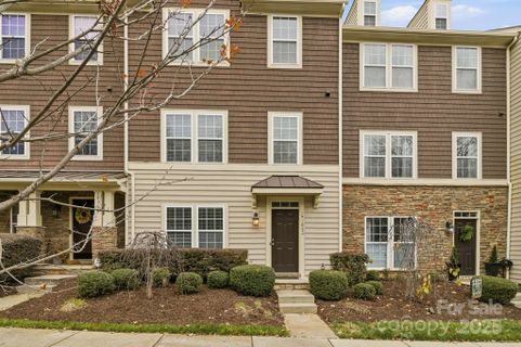 19105 Chandlers Landing Drive active home in Harborside Townhomes, Cornelius, NC