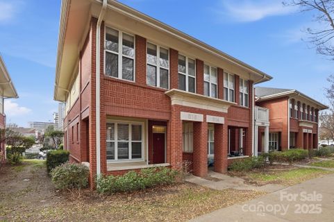 518 E 9th Street pending home in The Caldwells On Ninth, Charlotte, NC