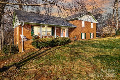 418 Woodcrest Lane pending home in Woodcrest, Albemarle, NC