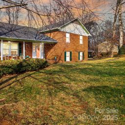 418 Woodcrest Lane