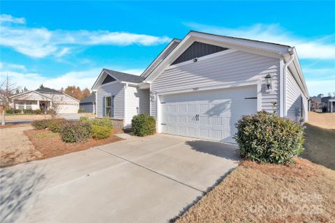 3005 Striped Maple Court pending home in Larkhaven Hills, Charlotte, NC