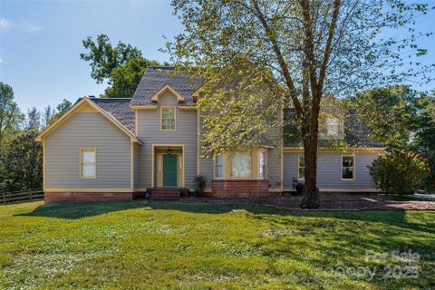 8211 Prince Valiant Drive sold home in Valhalla Farms, Waxhaw, NC