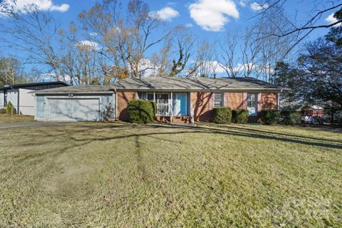 6916 David Avenue sold home in Forest Pawtuckett, Charlotte, NC
