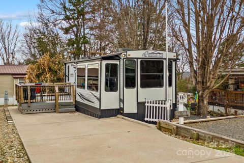 103 S Cardinal Drive active home in Badin Shores Resort, New London, NC