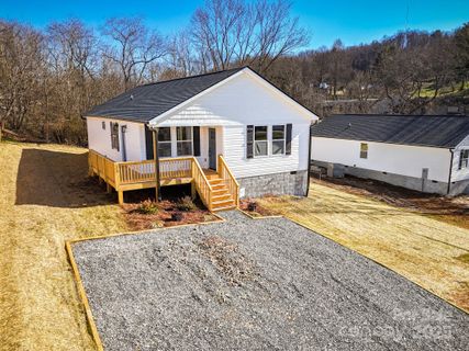 36 Harkins Avenue sold home in Greene Hills, Canton, NC