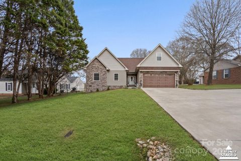 3670 9th Street Drive sold home in Falling Creek, Hickory, NC