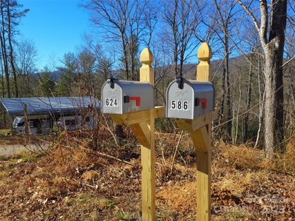 624 586 Turkey Pen Gap Road sold home in Turkey Pen Gap, Horse Shoe, NC