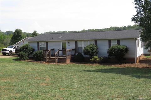 744 Spring Pointe Drive sold home in Spring Pointe Estates, Stony Point, NC