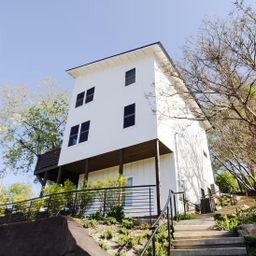 1057 Riverside Drive