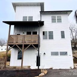 1061 Riverside Drive