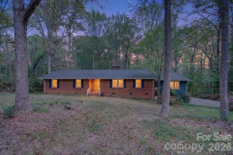 962 Sherwood Circle active home in Forest Hills, Lancaster, SC