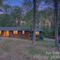 962 Sherwood Circle