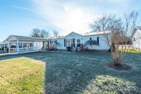 428 Riverwind Drive sold home in Riverwind, Hendersonville, NC