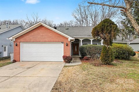 12145 Landing Green Drive sold home in Landen Glen, Charlotte, NC
