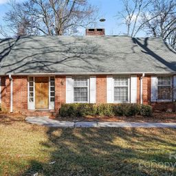 1215 Robinhood Circle