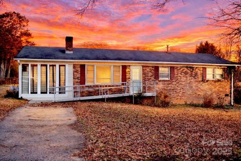 1930 Mountain Brook Drive sold home in Silverstone, Gastonia, NC