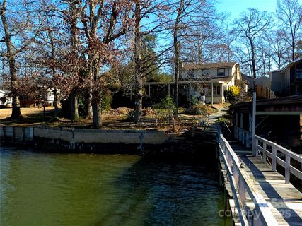 220 Yachtsman Drive