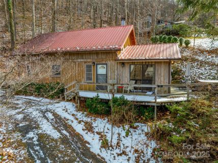 210 Bear Pen Road sold home in Cattail Creek, Burnsville, NC