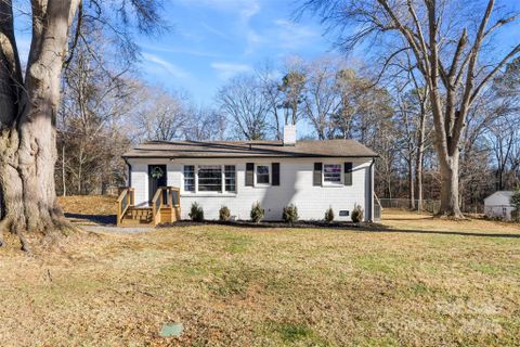 652 Dallas Spencer Mountain Road sold home in Cedarwood Acres, Dallas, NC