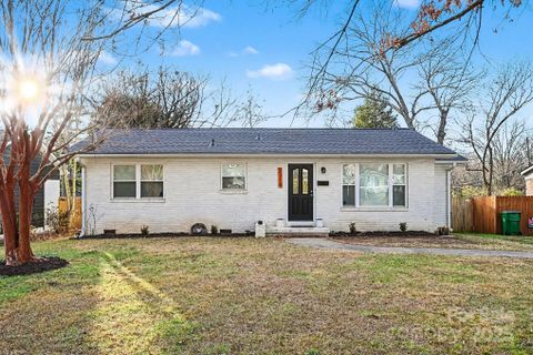 2218 Amesbury Avenue sold home in Markham Village, Charlotte, NC