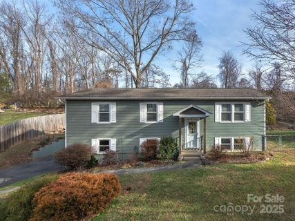 10 Village Park Drive sold home in Village Park, Weaverville, NC