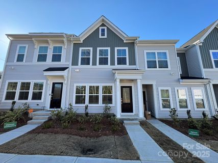 7013 Alpharetta Street pending home in Lakeview Village, Charlotte, NC