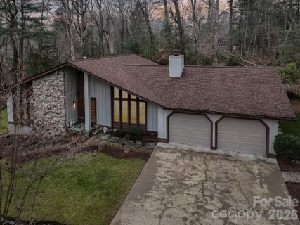 19 Hickory Court Lane sold home in Hickory Hill, Hendersonville, NC