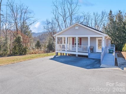10 Enochs Way active home in Enochs Way, Fletcher, NC