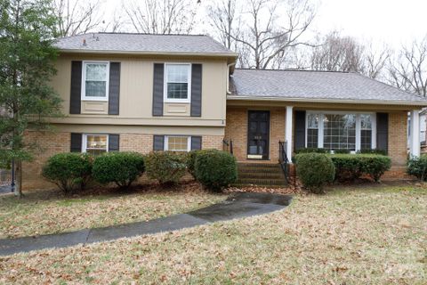 8219 Cliffside Drive sold home in Heritage Woods, Charlotte, NC