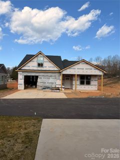 831a Wynnshire Drive pending home in Wynnshire Ridge, Hickory, NC