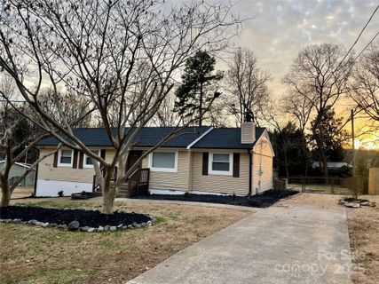3905 Branding Iron Drive sold home in West Palm Acres, Gastonia, NC