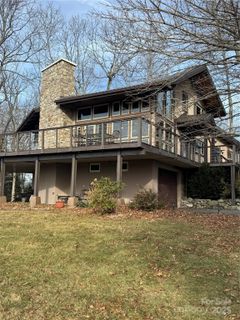160 Crestwood Circle pending home in Linville Heights, Newland, NC