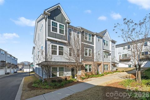4012 Yucca Alley