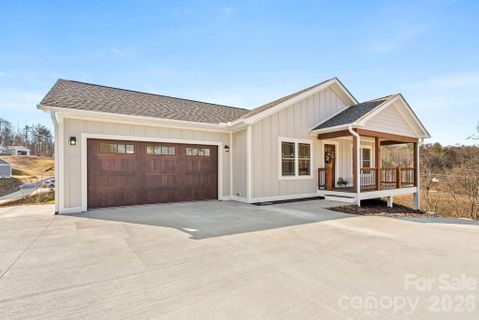 56 White Oak Place active home in Beth Hanan, Mars Hill, NC