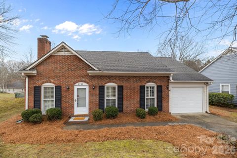 2704 Hillmont Drive sold home in Candlewyck, Charlotte, NC