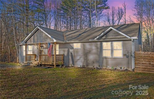 60 Oakwood Drive sold home in Ravenwood Forest, Horse Shoe, NC