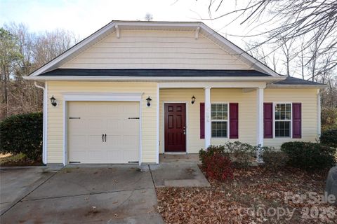 4806 Lynn Lee Circle active home in Hammond Lake, Charlotte, NC