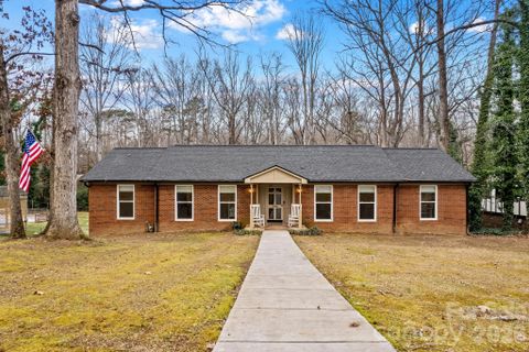 326 Camelot Drive