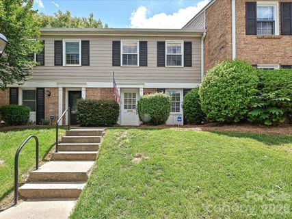 4611 Hedgemore Drive pending home in Park Place, Charlotte, NC