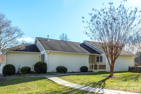 115 Creeks End Circle active home in Glens Of Aberdeen, Mills River, NC