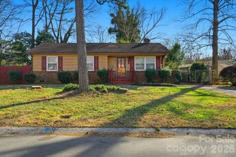 4821 Woodway Place sold home in Westchester, Charlotte, NC