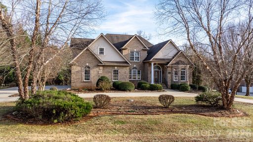 2301 Willow Creek Drive pending home in Fairway Farms, Newton, NC